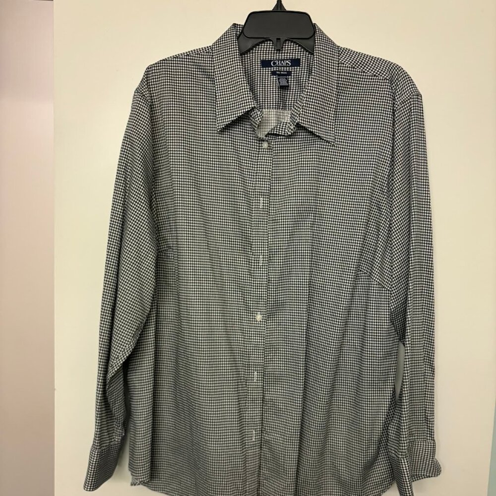 Chaps b&w houndstooth longsleeve button-down blouse. Like new condition. Size 3X